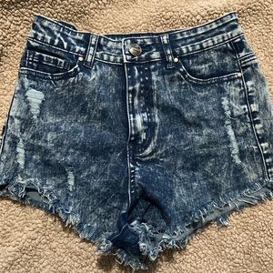 Stonewashed denim shorts